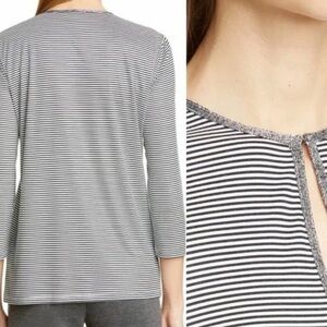ST. JOHN striped keyhole embroidered top‎ size medium